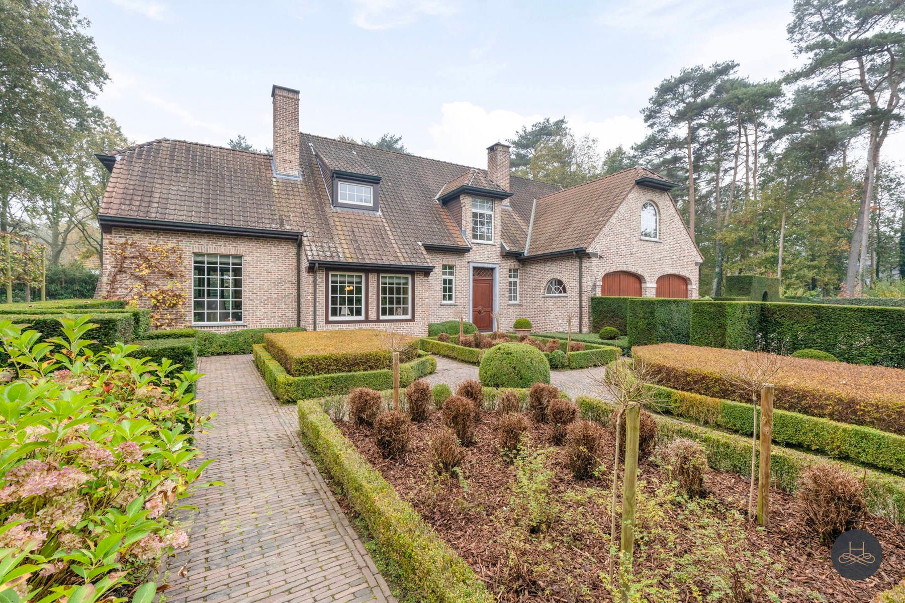 Karaktervolle villa met prachtige parktuin foto 3