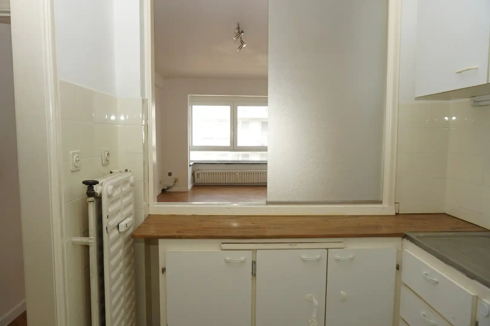 ONGEMEUBELD 1 SLP APP. GELEGEN KONINGSSTRAAT foto 9