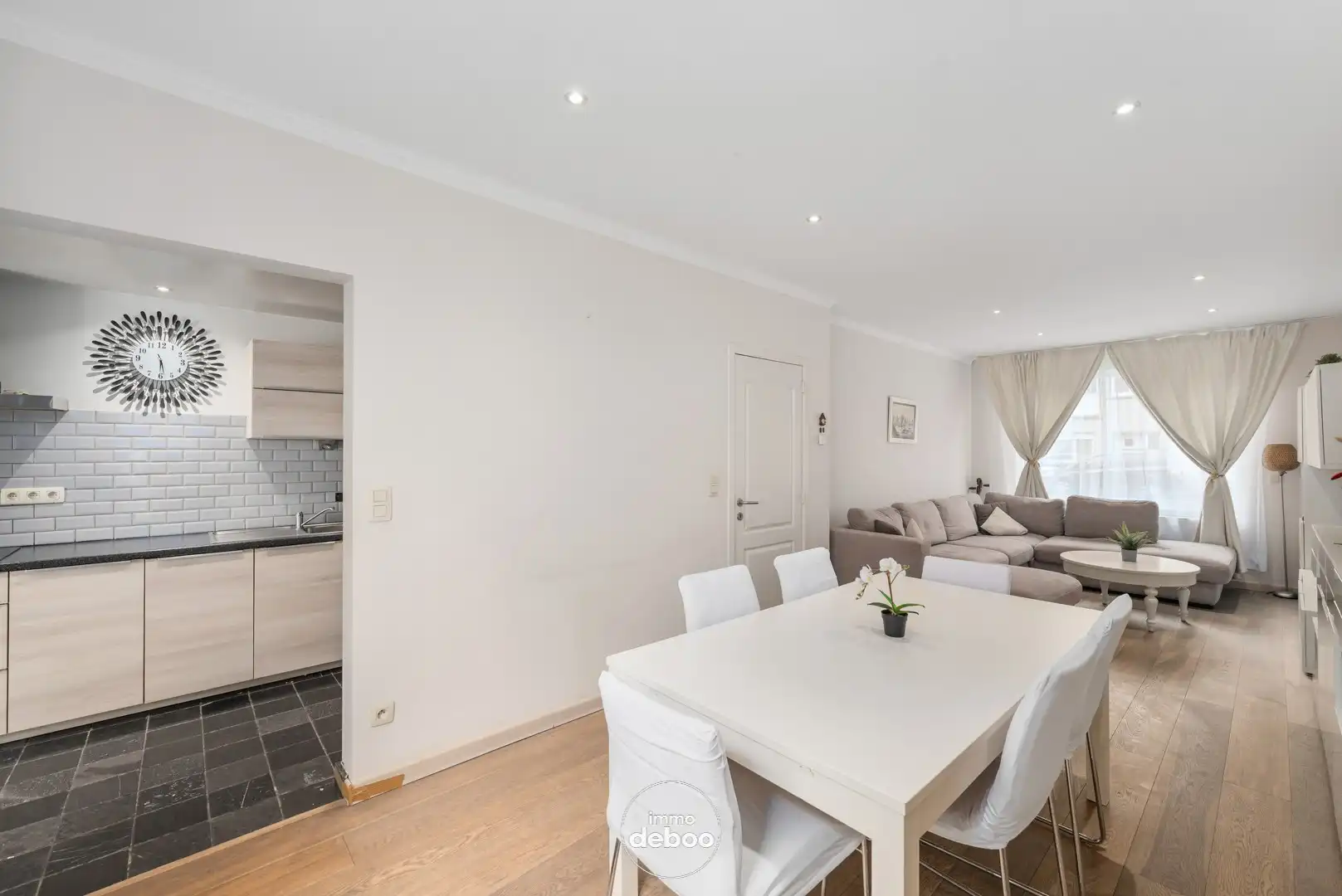 Verzorgde rijwoning met ruime garage foto 6