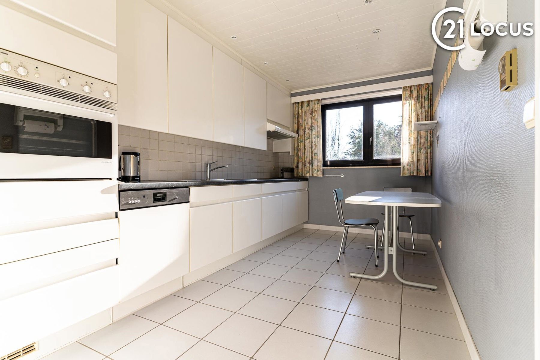 Zeer ruim appartement (132m²) met dubbele garage te huur ! foto 3