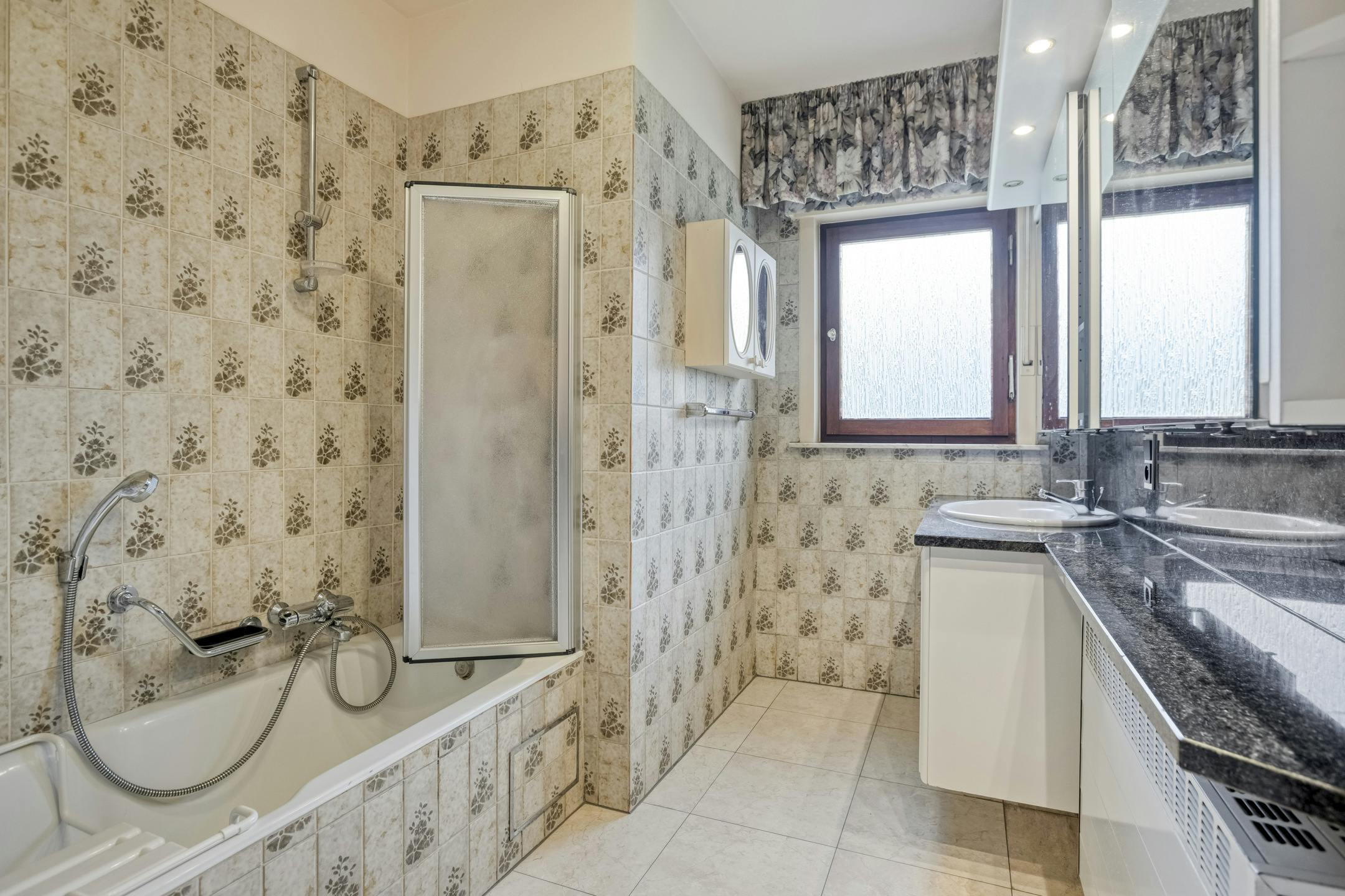 Gelijkvloerse villa op een perceel van maar liefst 2 342m² foto 11