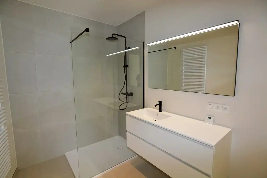 Gelijkvloers nieuwbouwappartement 124 m² met 2 slpk, tuintje en 2 autostandplaatsen. foto 10
