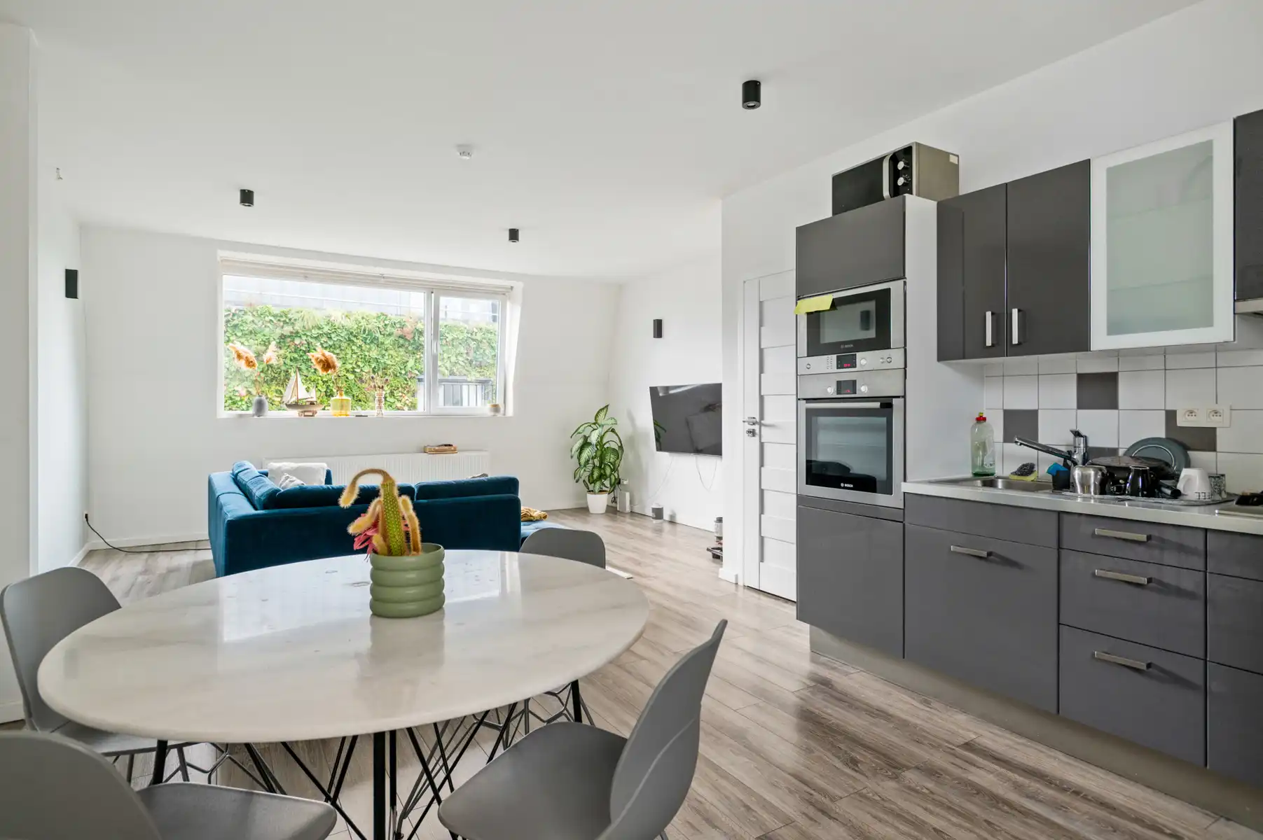 Leuk 2-SLK appartement op de bovenste verdieping foto 2