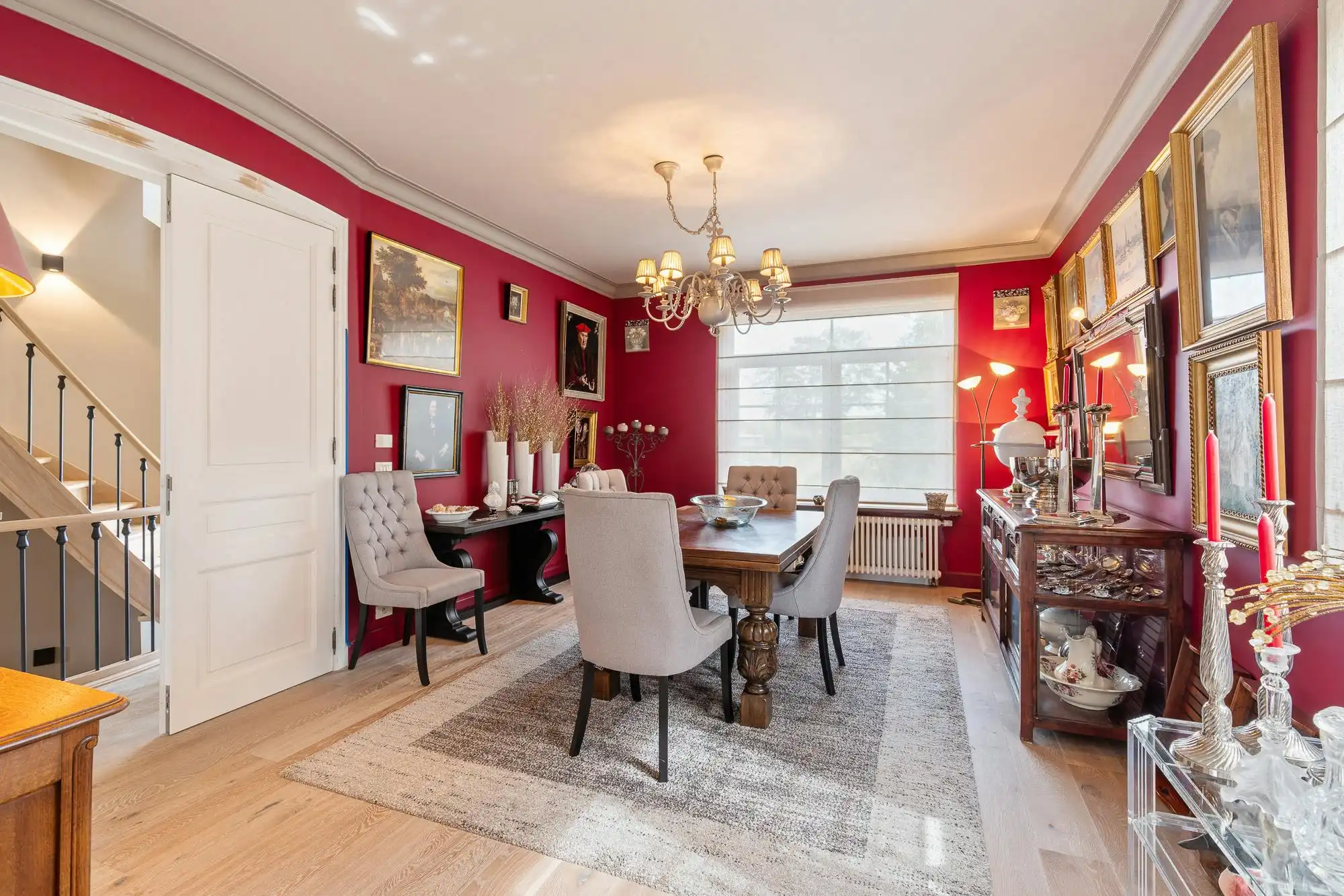 Exclusieve villa met polyvalente ruimte te koop in Kobbegem foto {{pictureIndex}}