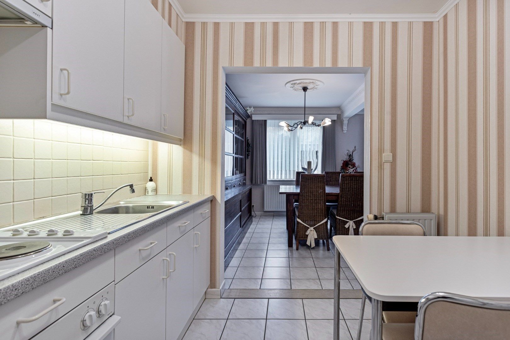 Instapklaar appartement met 3 slaapkamers en garage - centrum Tongeren foto 8
