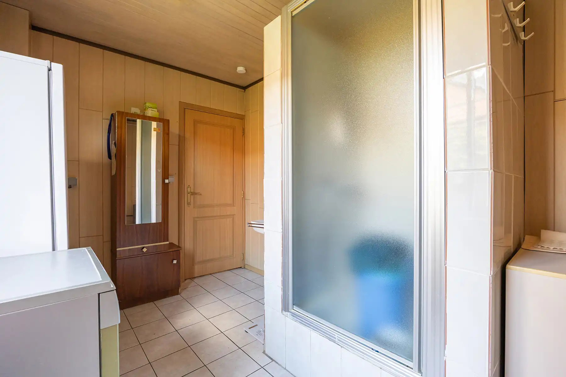 CENTRAAL GELEGEN WONING MET ZONNIGE TUIN EN STERK POTENTIEEL foto 9