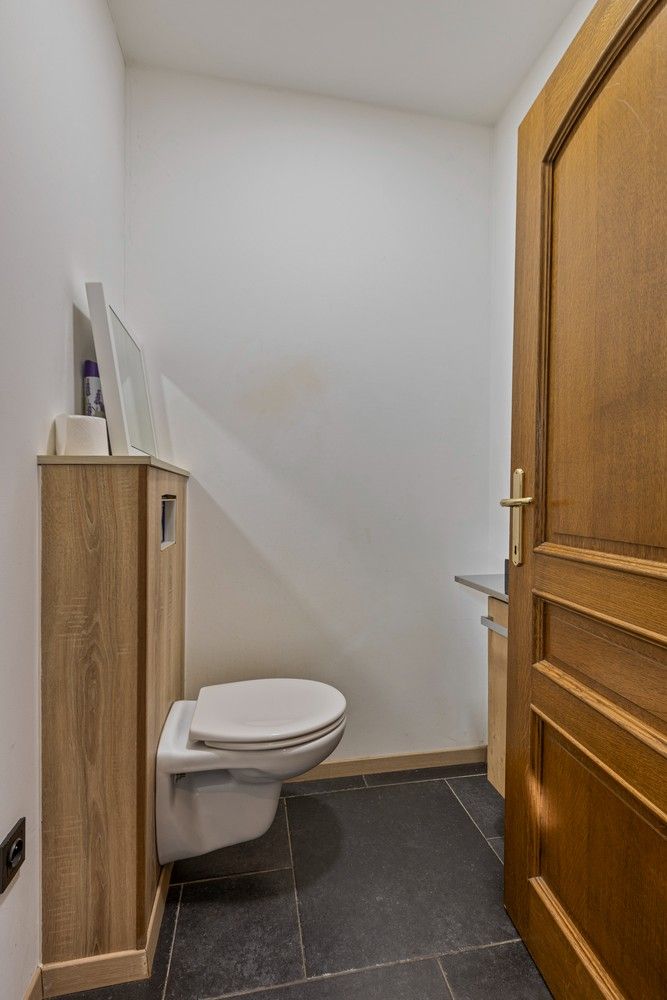 Grotendeels gerenoveerde woning met 5 slaapkamers! foto 8