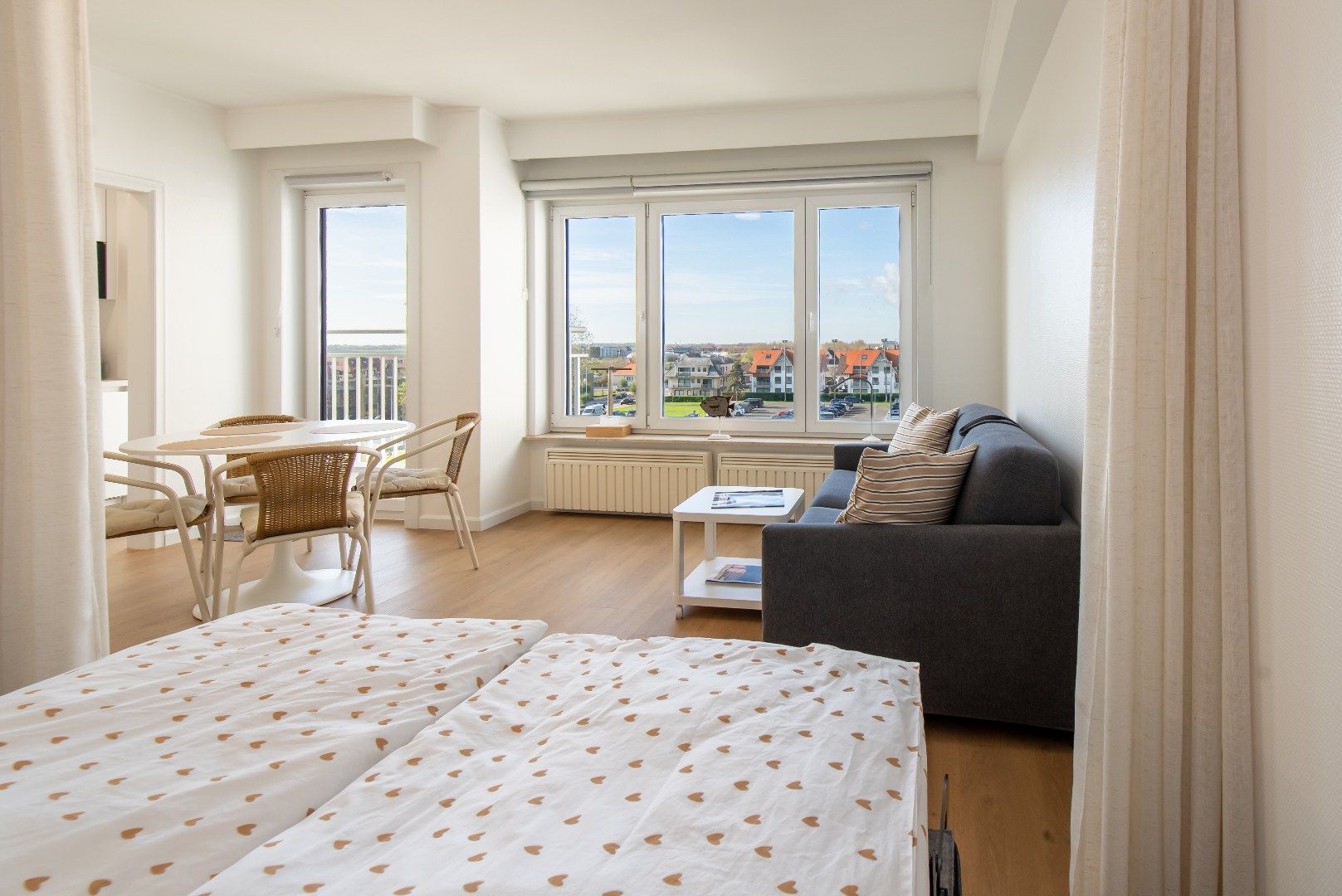 Mooi vernieuwde studio gelegen op de vierde verdieping met zonneterras foto 12