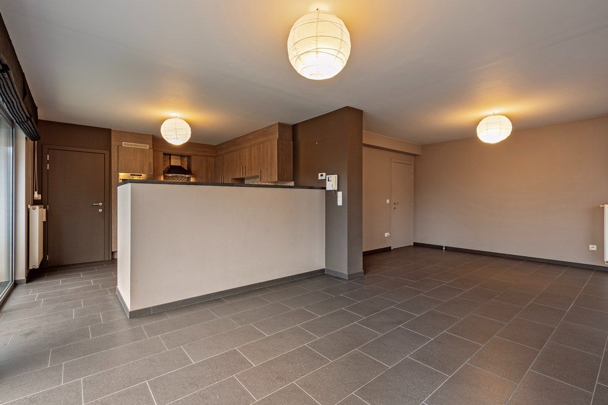 Ruim ingedeeld gelijkvloers appartement met zongeoriënteerd tuintje. foto 4