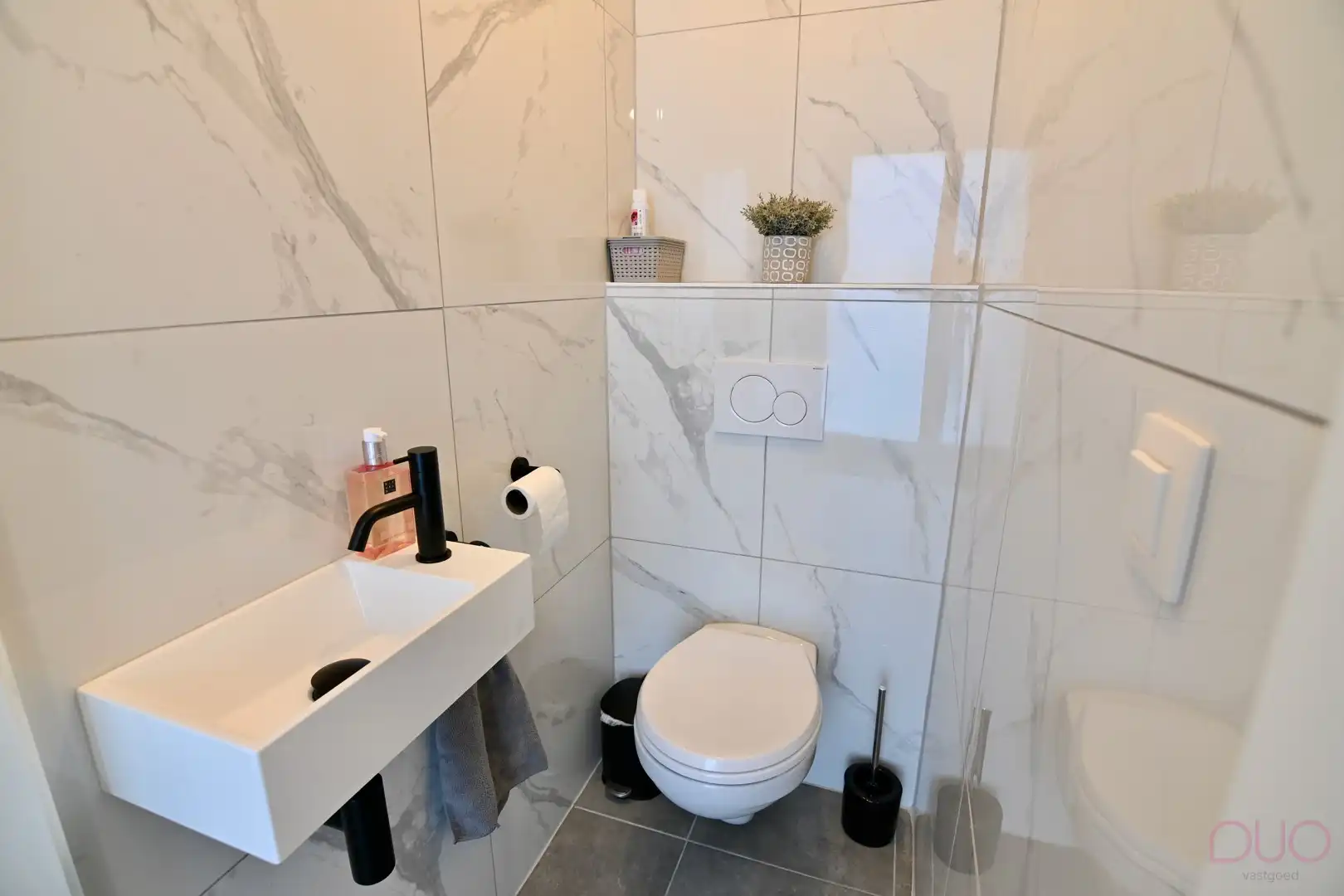 Moderne halfopen gezinswoning. foto 12