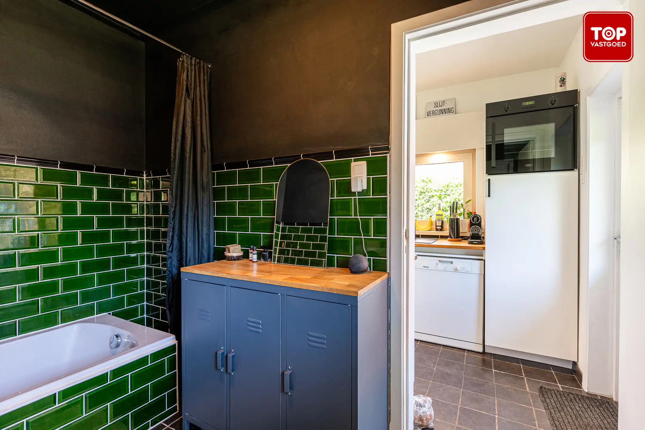 Instapkler open bebouwing in rustige straat met veel groen rondom. foto 11