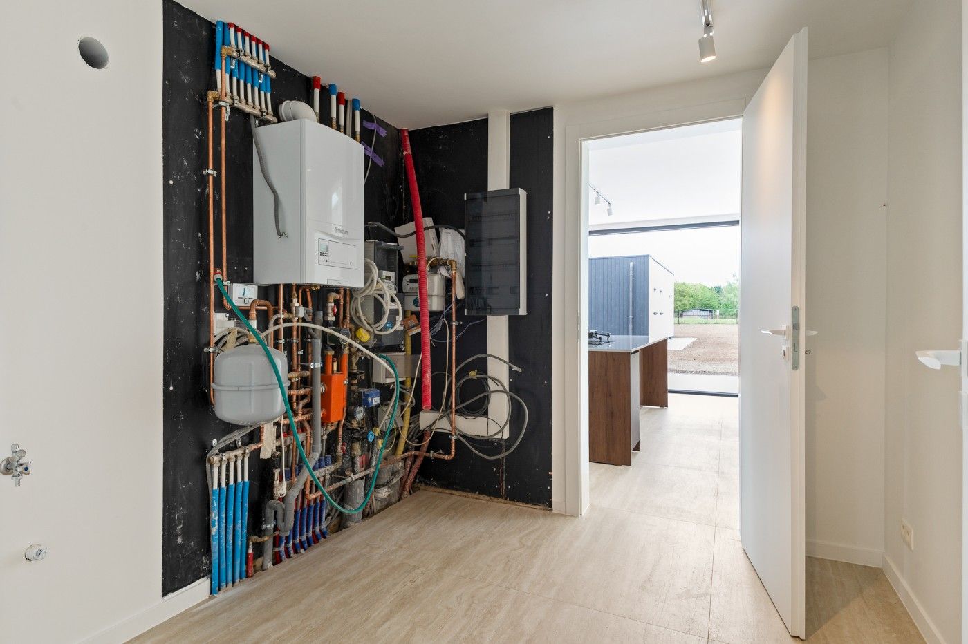 Prachtig gerenoveerde, vrijstaande woning met 4 slpk., tuin en polyvalent bijgebouw foto 13