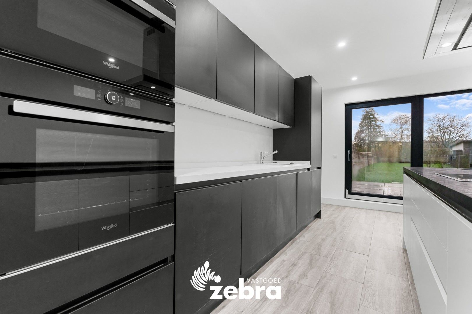 Gerenoveerde woning met 4 slaapkamers en 2 badkamers te Roeselare! foto 8