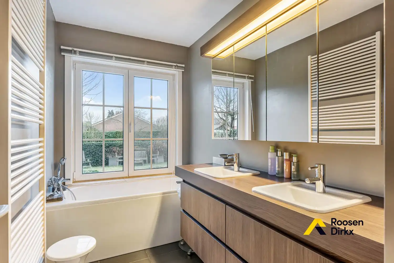 Charmante gelijkvloerse woning met 4 slaapkamers op perceel 1.282m² foto 19