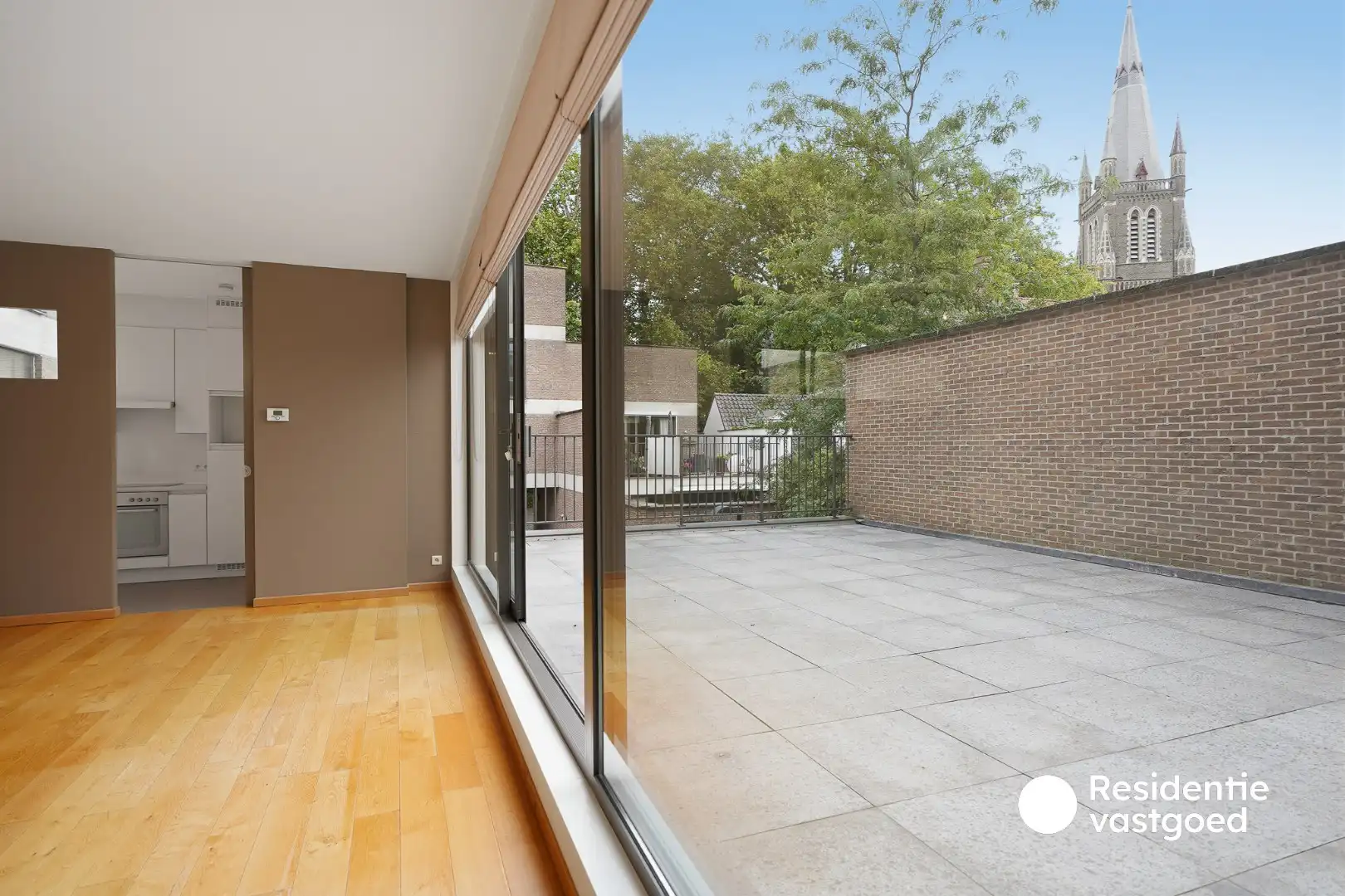 Ruim appartement met staanplaats en terras (46 m²!) aan het Koningin Astridpark foto {{pictureIndex}}