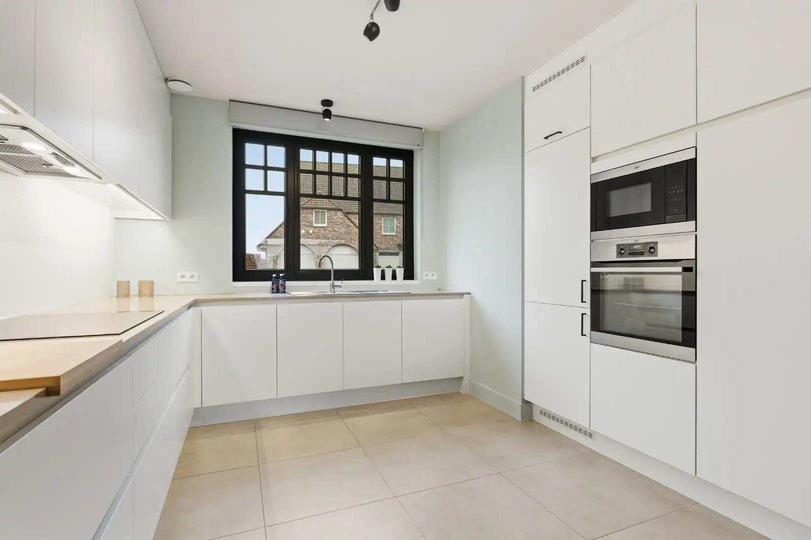 Woning met 4 kamers, 2 badkamers en 2 garages foto 6