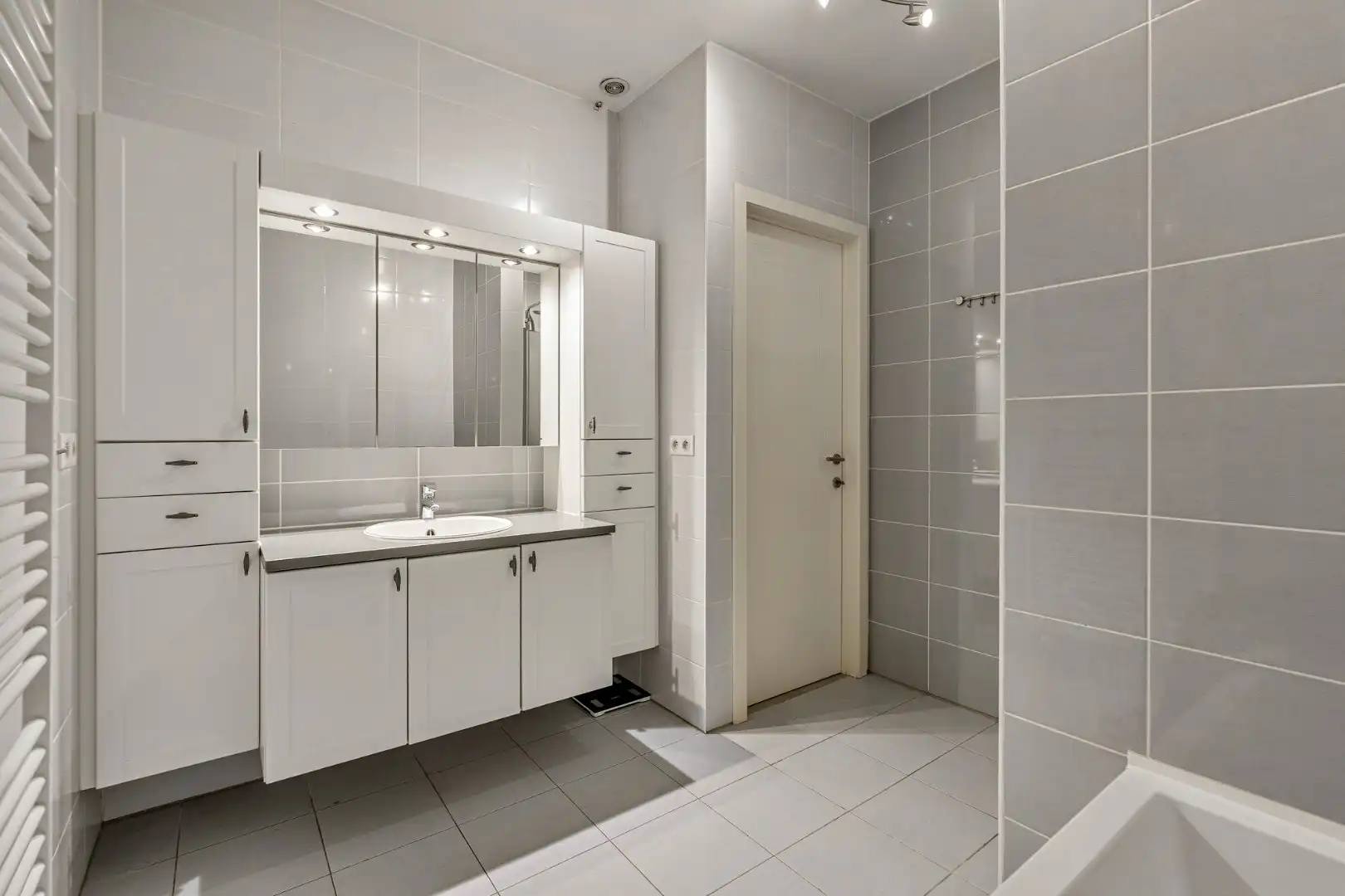 Gelijkvloers appartement (105m²), 2 slpk, tuin/terras, autostaanplaats + kelderberging foto 16