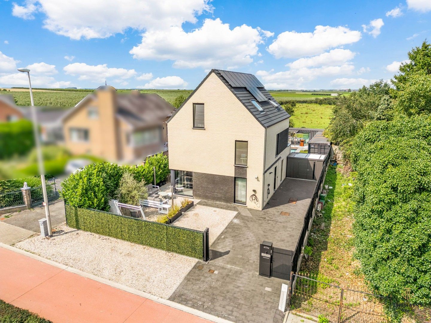 RECENTE MODERNE WONING MET ZWEMBAD & OPTIONEEL AAN TE KOPEN WEIDE VAN 1HA. foto {{pictureIndex}}