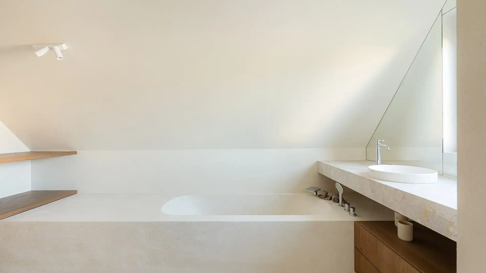 Alleenstaande en luxueus gerenoveerde villa op een rustige en residentiële ligging in Knokke foto 21