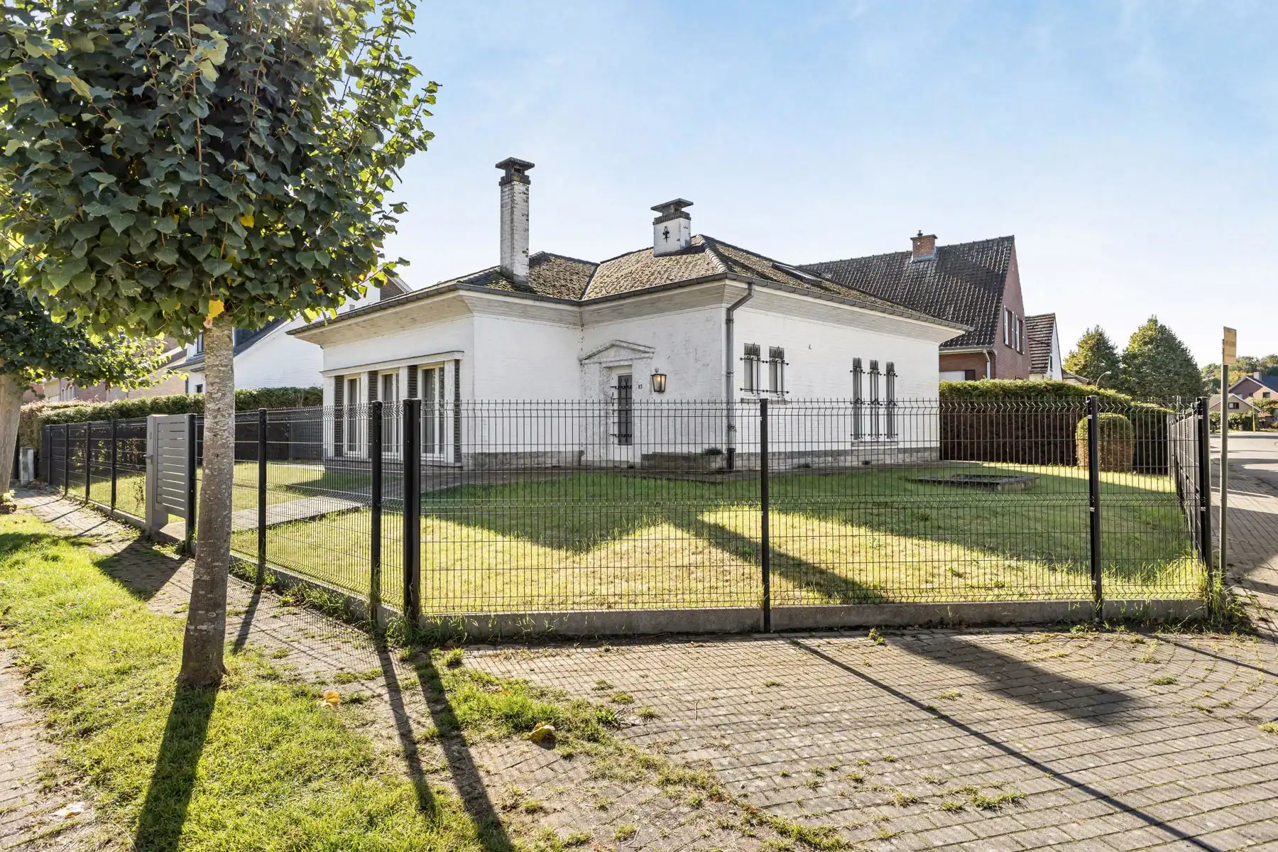 Bungalow met 2 slaapkamers, garage en tuin foto {{pictureIndex}}