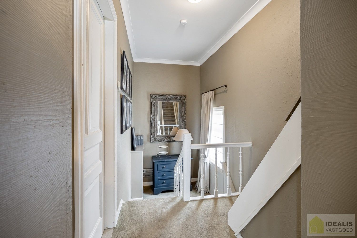 RUIME, CHARMANTE EN INSTAPKLARE WONING IN HARTJE HAMONT! HEERLIJKE WOONKAMER VOORZIEN VAN PARKET EN MET HAARD, LICHTRIJKE KEUKEN MET DIRECTE TOEGANG TOT PRACHTIGE VERANDA, 4 SLAAPKAMERS, RUIME GARAGE EN PRACHTIG AANGELEGDE TUIN OP SCHITTEREND PERCEEL VAN 7A 55CA IN HET HARTJE VAN HAMONT-ACHEL EN OP SLECHTS ENKELE MINUTEN VAN DE NEDERLANDSE GRENS! foto 21