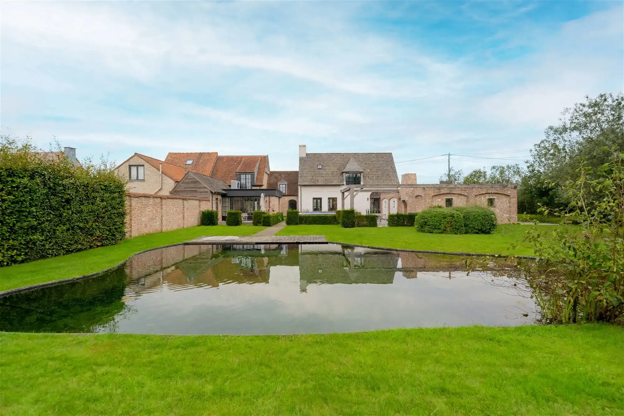 Villa op 1774 m² foto {{pictureIndex}}