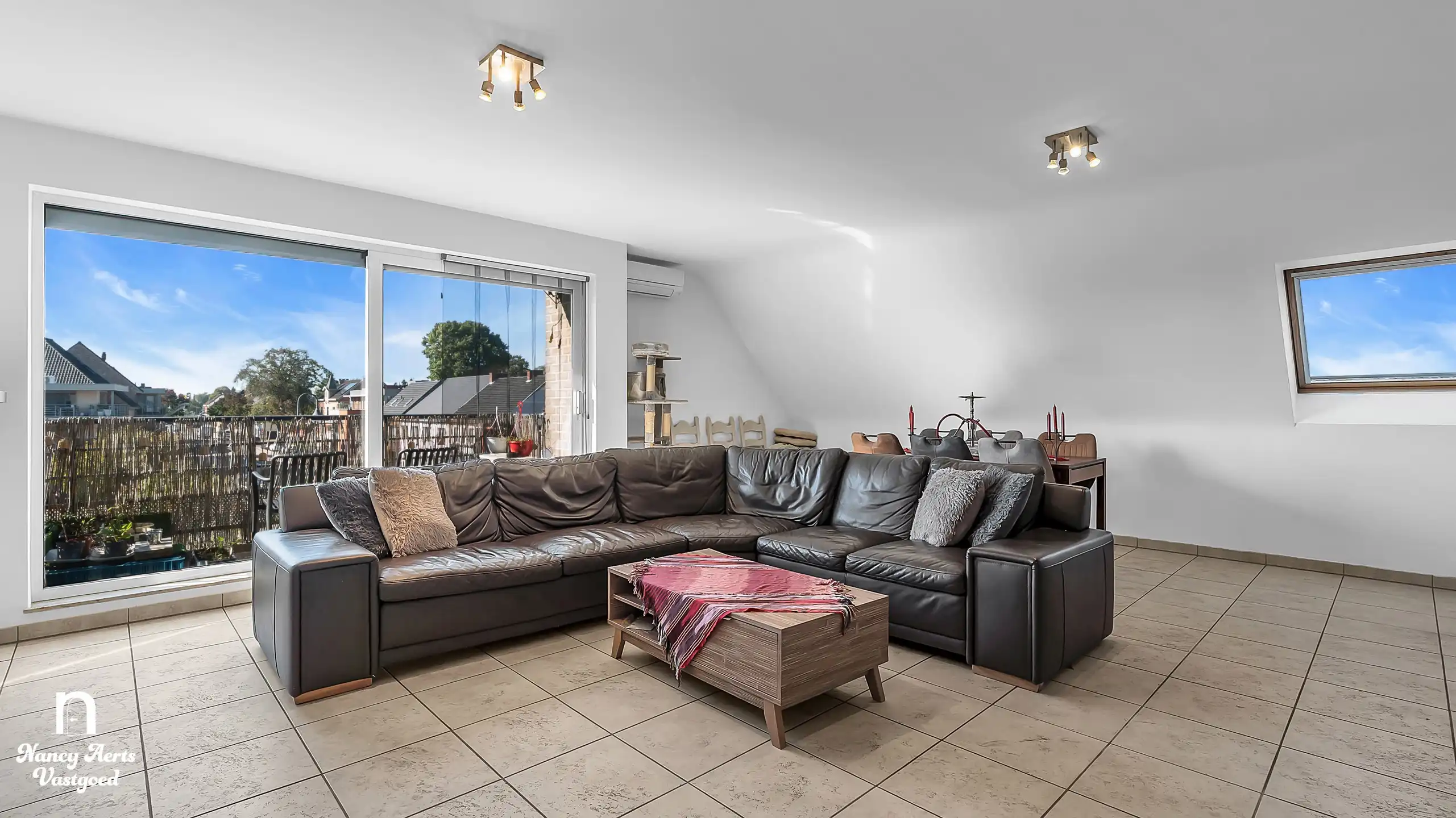 Ruim duplexappartement met terras, garage en topligging foto 13