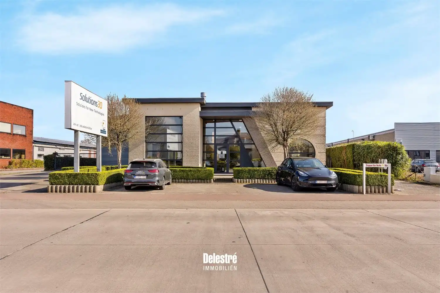 UNIEK BEDRIJFSGEBOUW MET OPTIONELE SHOWROOM INDUSTRIEZONE NOORD II foto 2