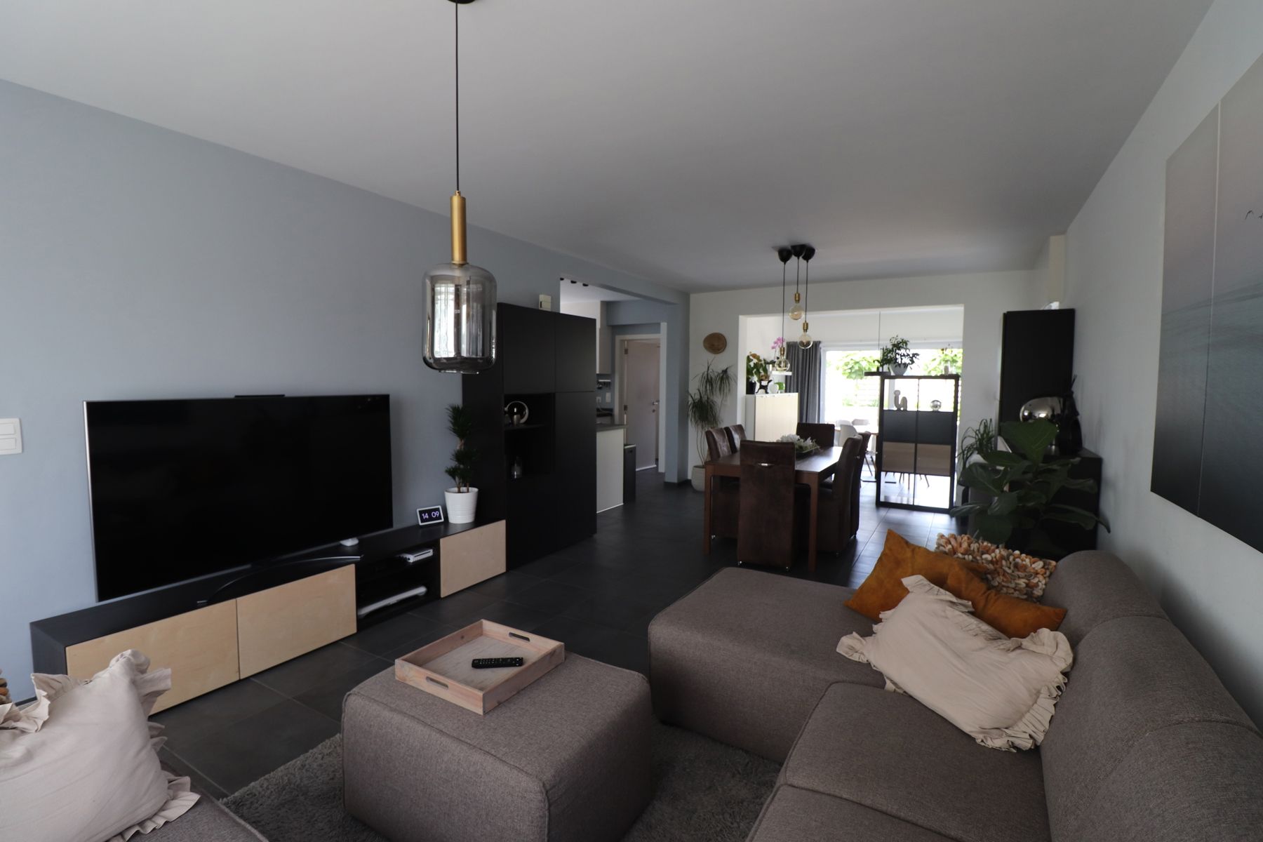 Een woning met 4 slaapkamers, garage, terras en tuin. foto 3