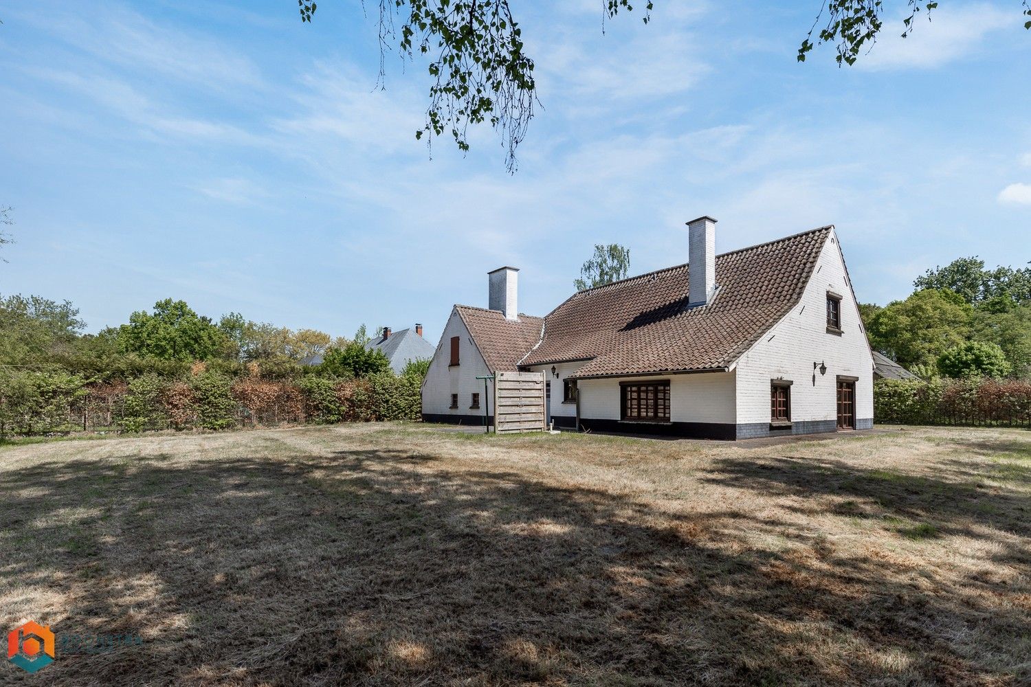 Landelijke Villa gelegen in groene omgeving met veel potentieel foto 21