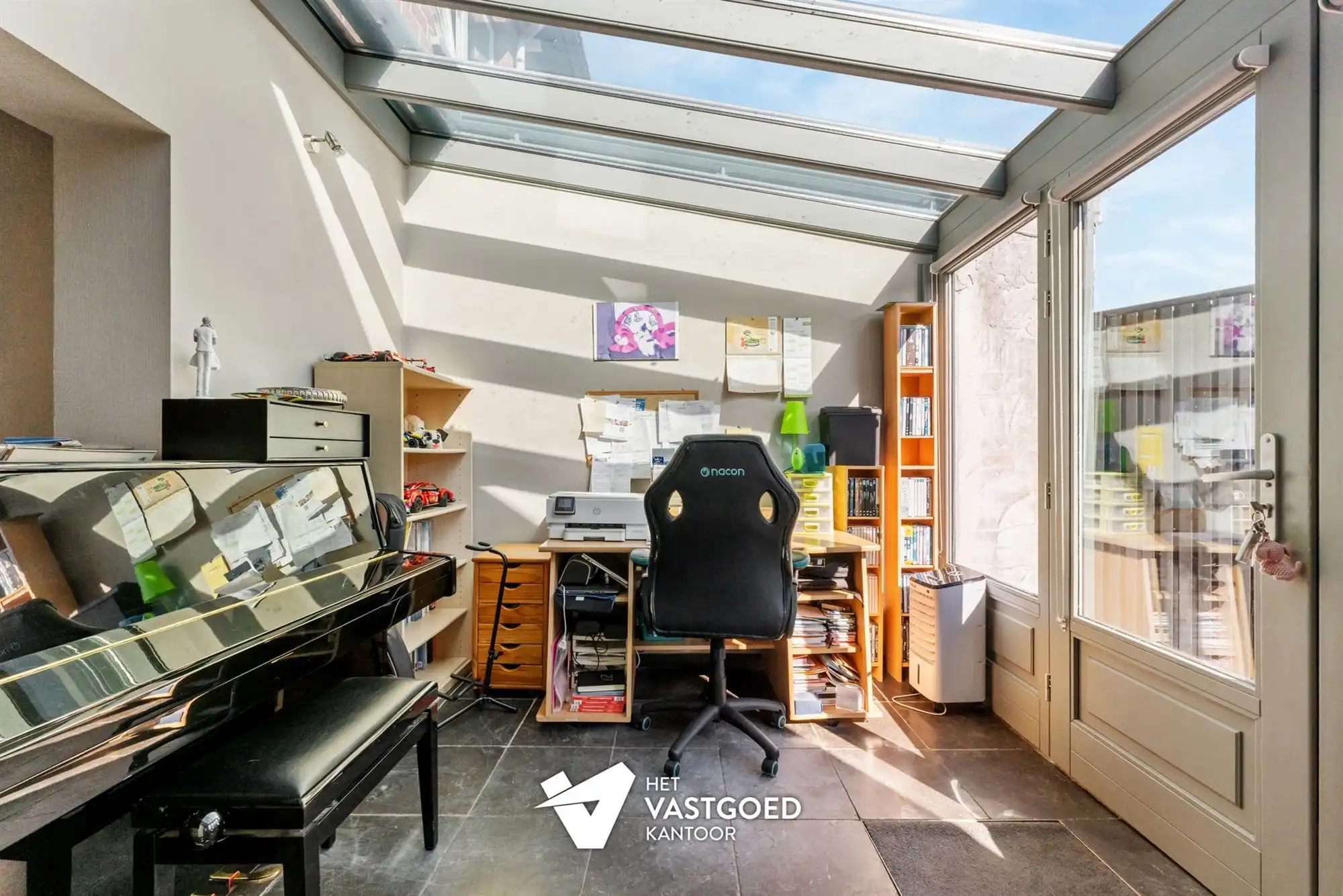 GELIJKVLOERS APPARTEMENT MET STAANPLAATS EN AFGESLOTEN GARAGE TE BERINGEN foto 16