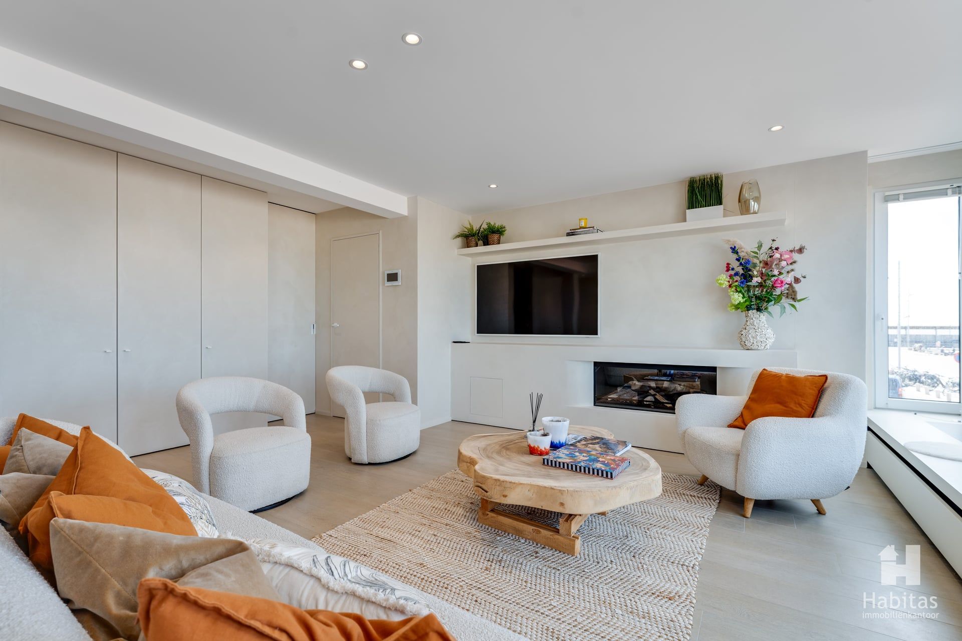 Exclusief zeedijkappartement met ruim 7 m. frontaal zeezicht foto 6