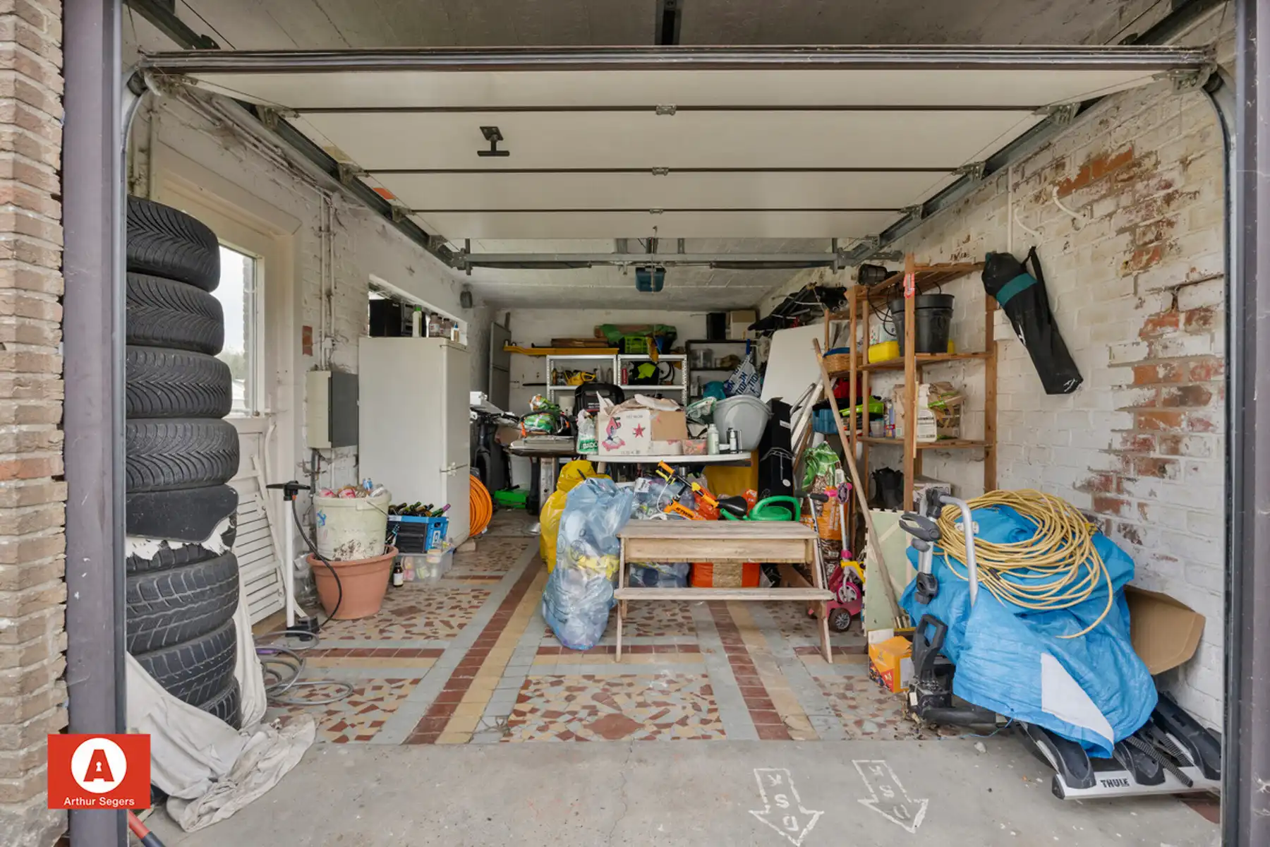 Halfopen woning in doodlopende, rustige straat foto 25