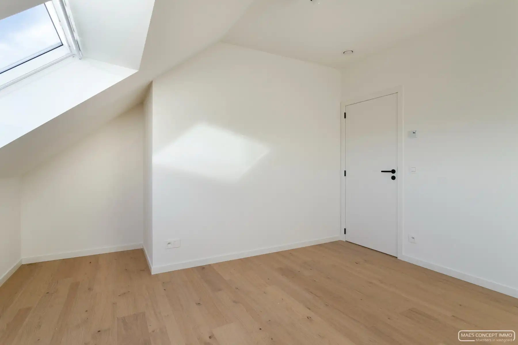 Nieuwbouw woning te koop in centrum Deerlijk met geothermie - geschilderd foto 12
