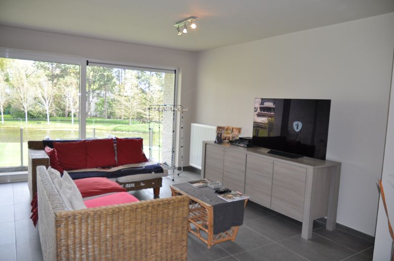 Stijlvol afgewerkt appartement met garage in privé domein De Steelander met natuurvijver en parktuin. foto 7