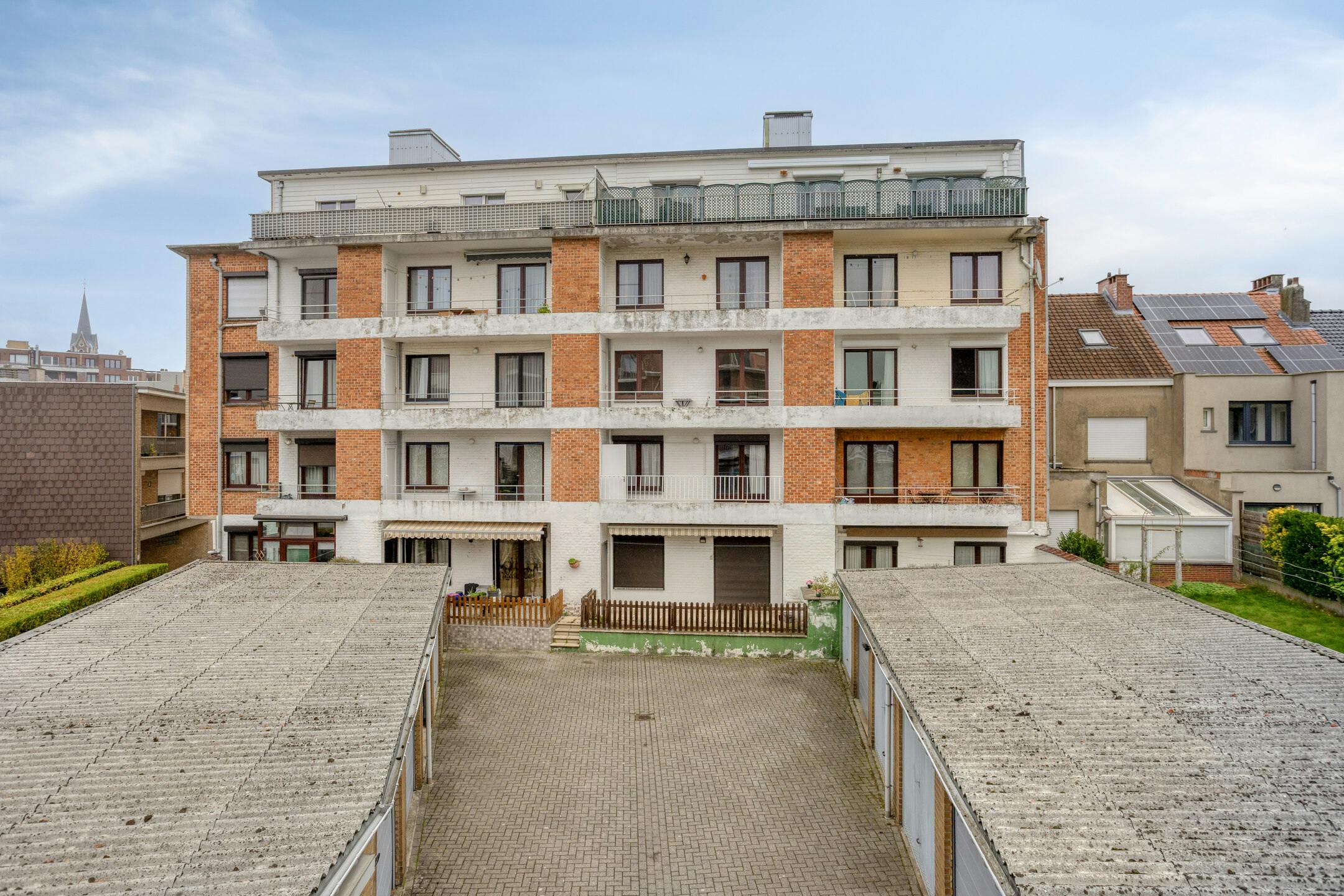 Totaal gerenoveerd appartement met 2 slaapkamers, terras en privé garagebox te centrum Strombeek foto 17