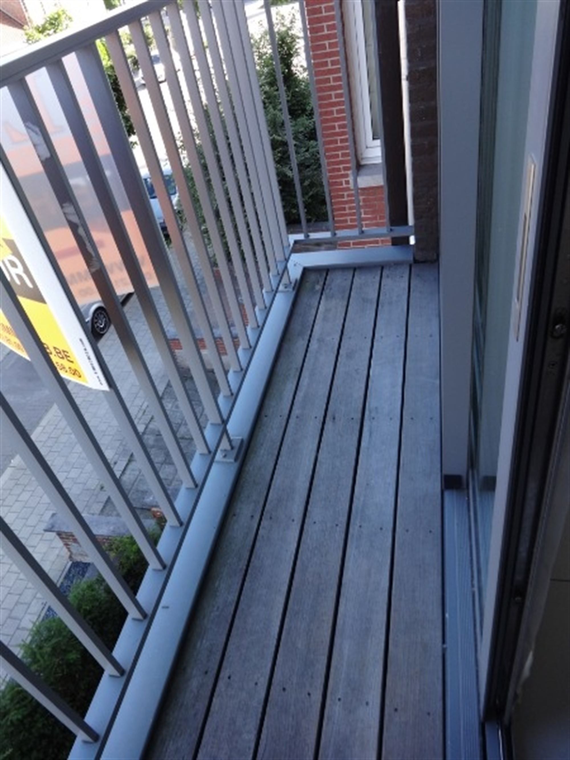 Modern appartement met terras foto 14