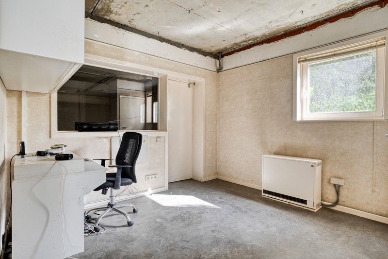 Ruime eigendom met tal van mogelijkheden TE KOOP nabij het centrum van DESSELGEM! foto 8