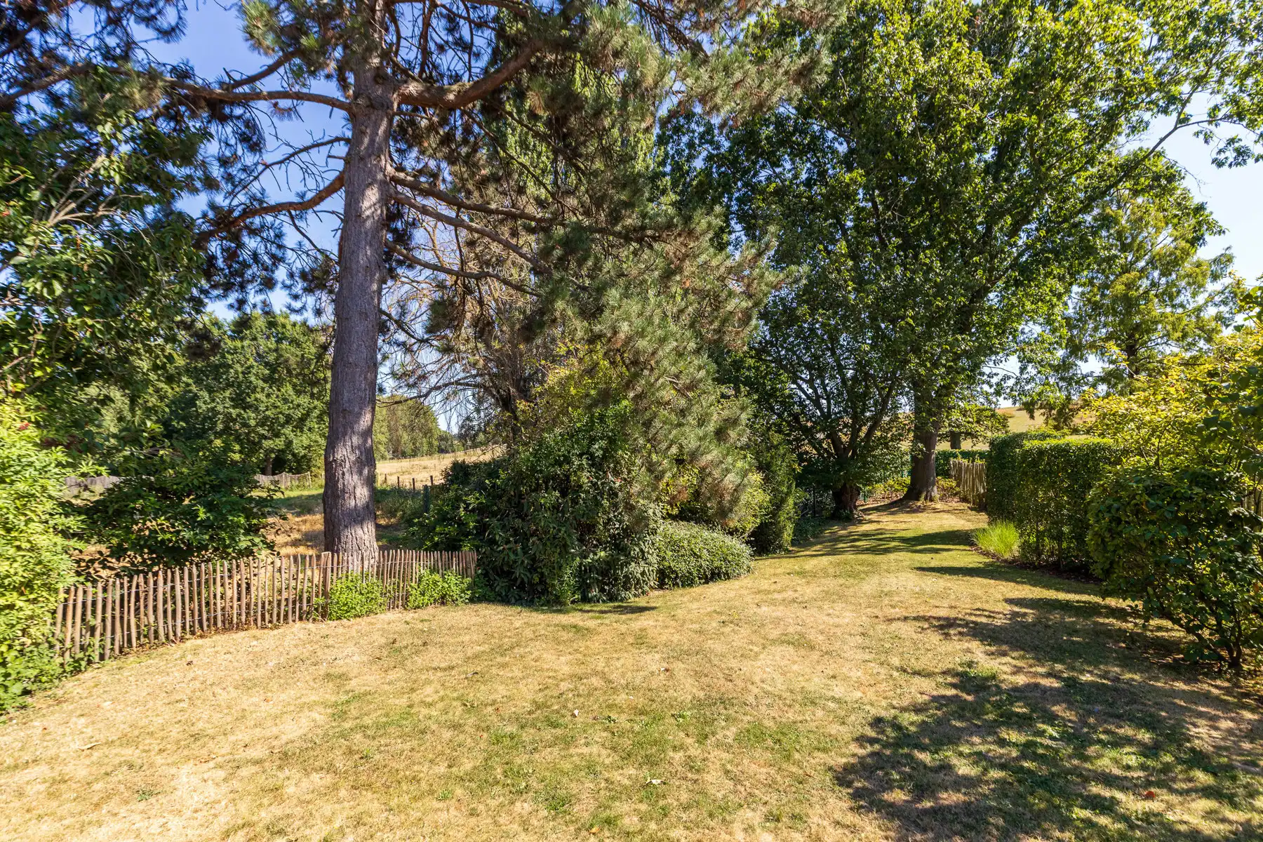 Ruime laagbouwvilla in residentiële villawijk foto 32