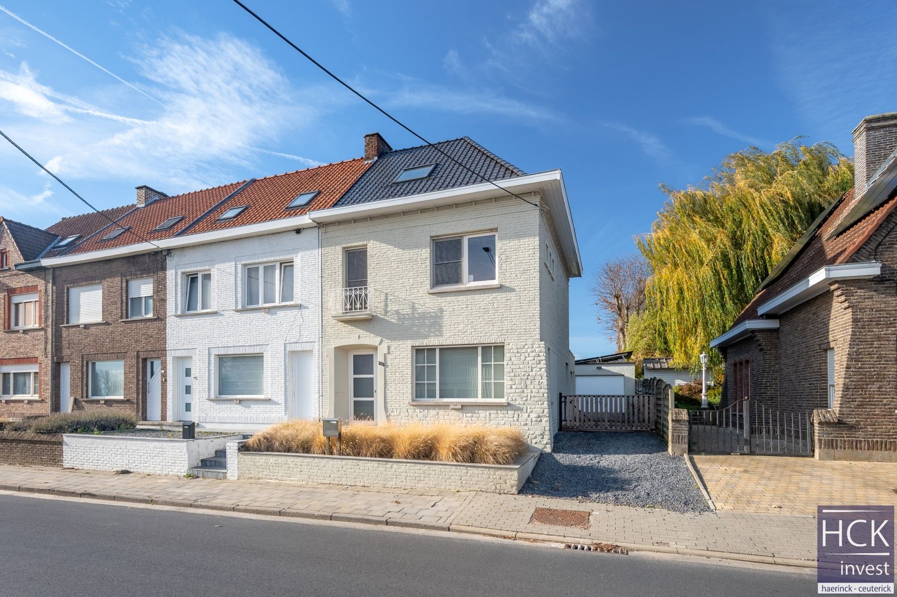 OUDENAARDE - Mooi gelegen instapklare woning met 3 SLPK. en knappe tuin foto {{pictureIndex}}