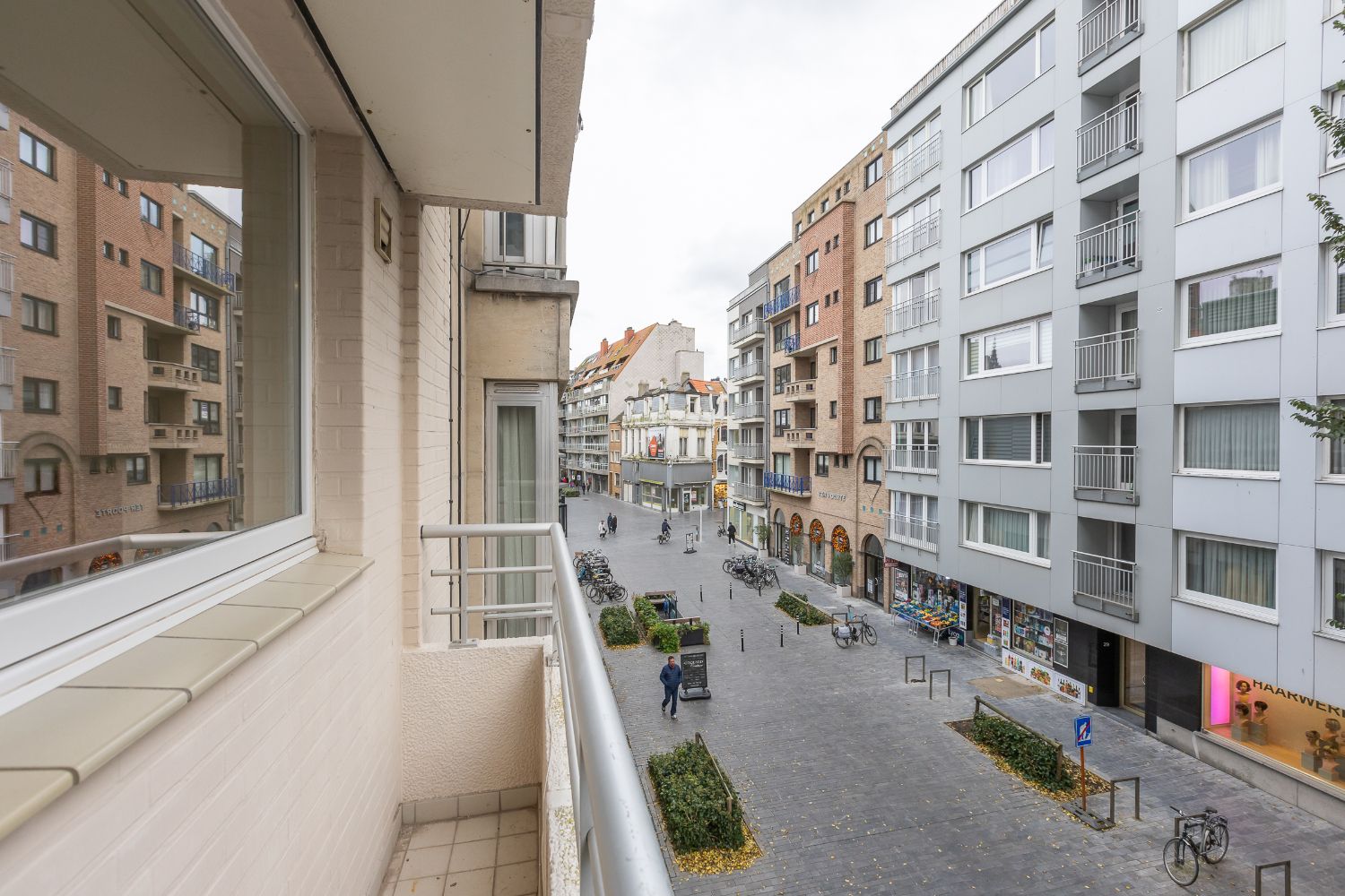 Gerenoveerd twee slaapkamer appartement op centrale ligging te Oostende foto 6