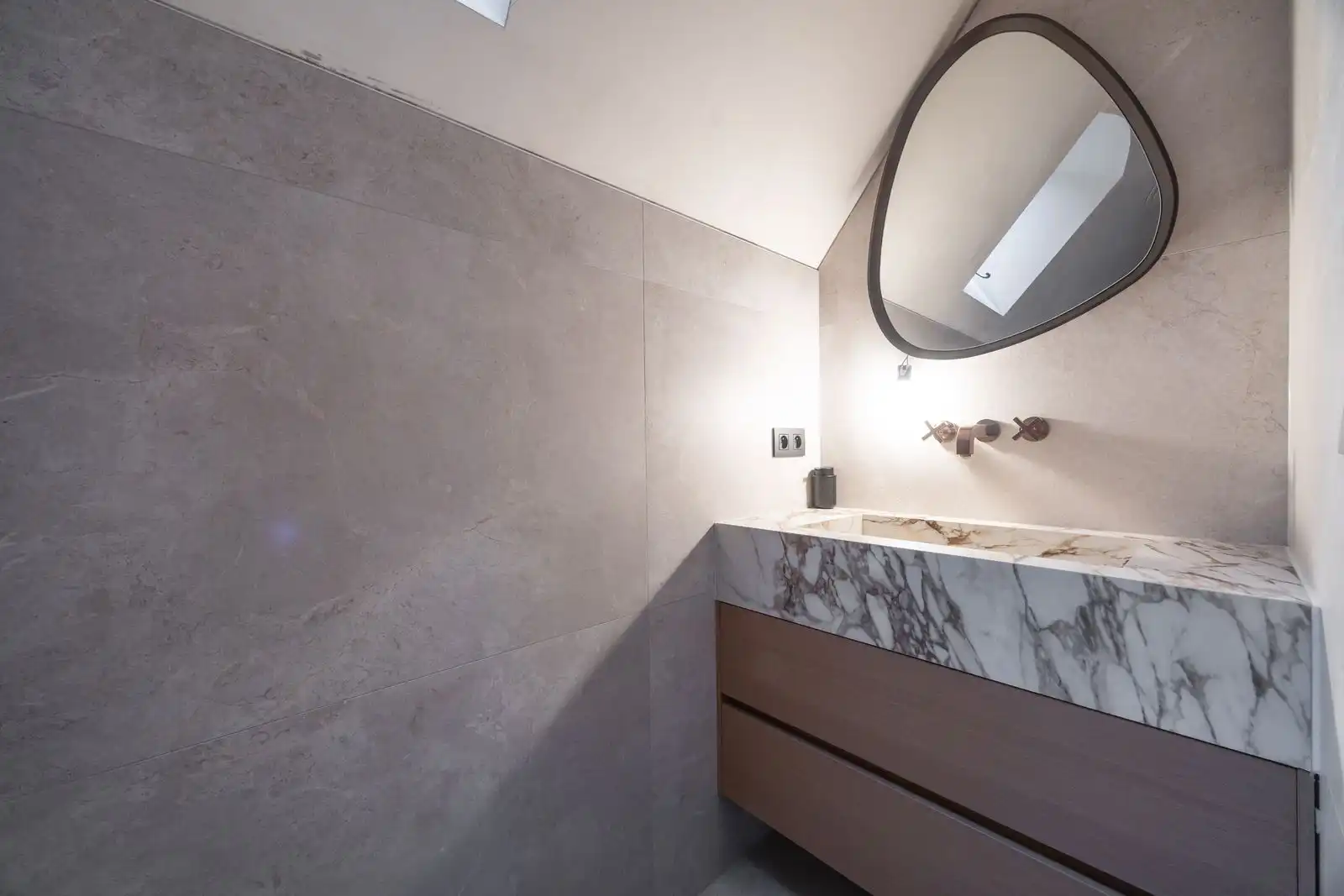 Exclusieve recente villa op uitzonderlijk ruim perceel in groene omgeving foto 17