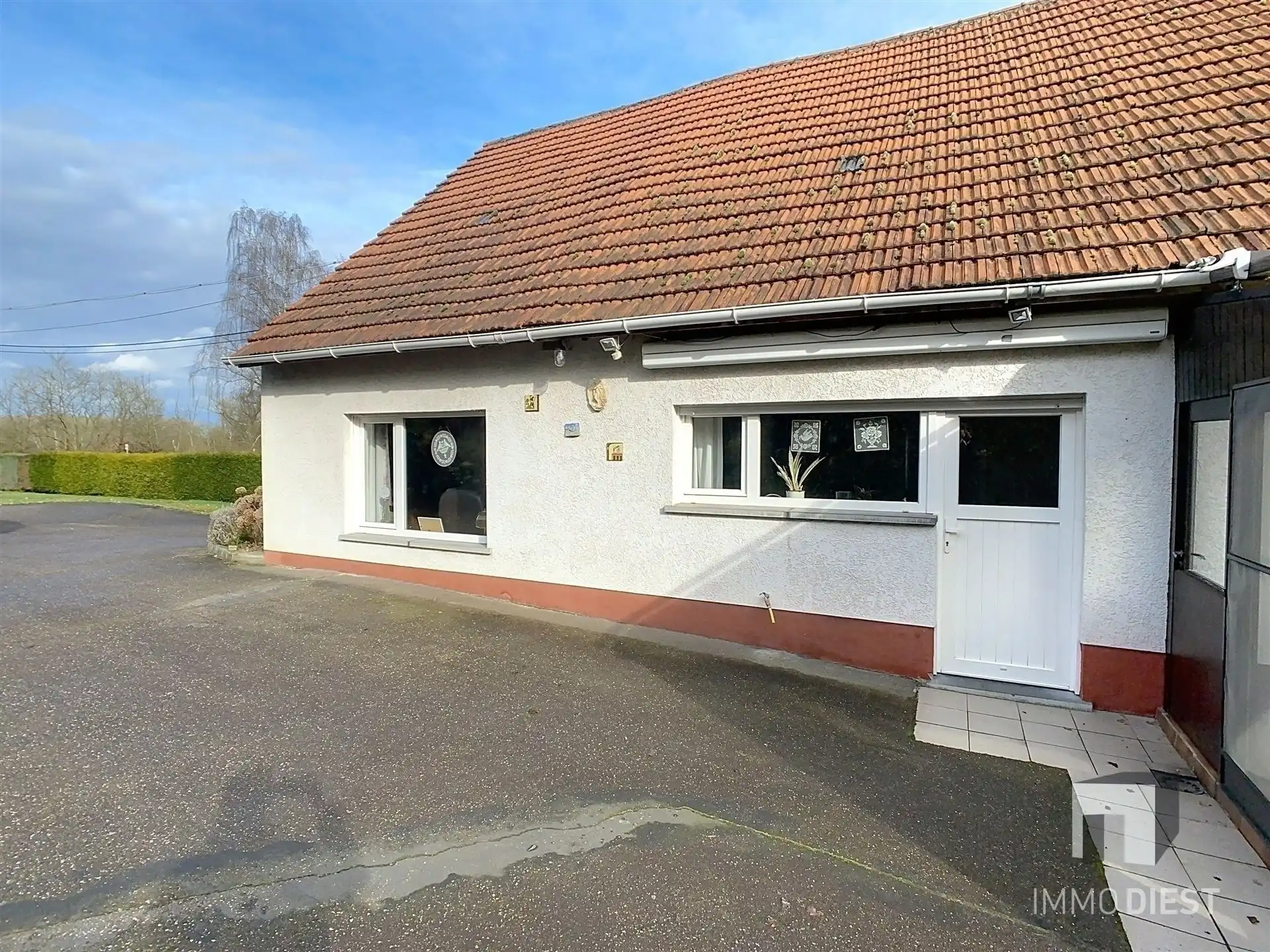 Woning met grote garage en stalling foto 23