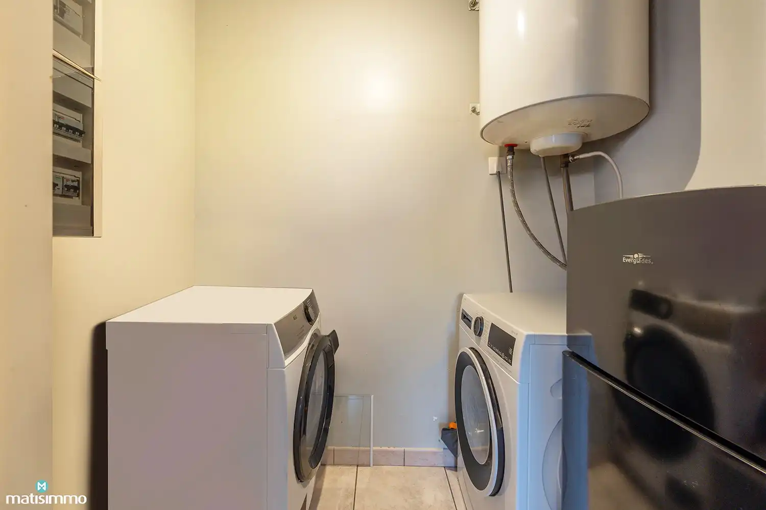 INSTAPKLAAR DUPLEXAPPARTEMENT MET GARAGEBOX EN KELDERBERGING NABIJ CENTRUM BILZEN foto 6