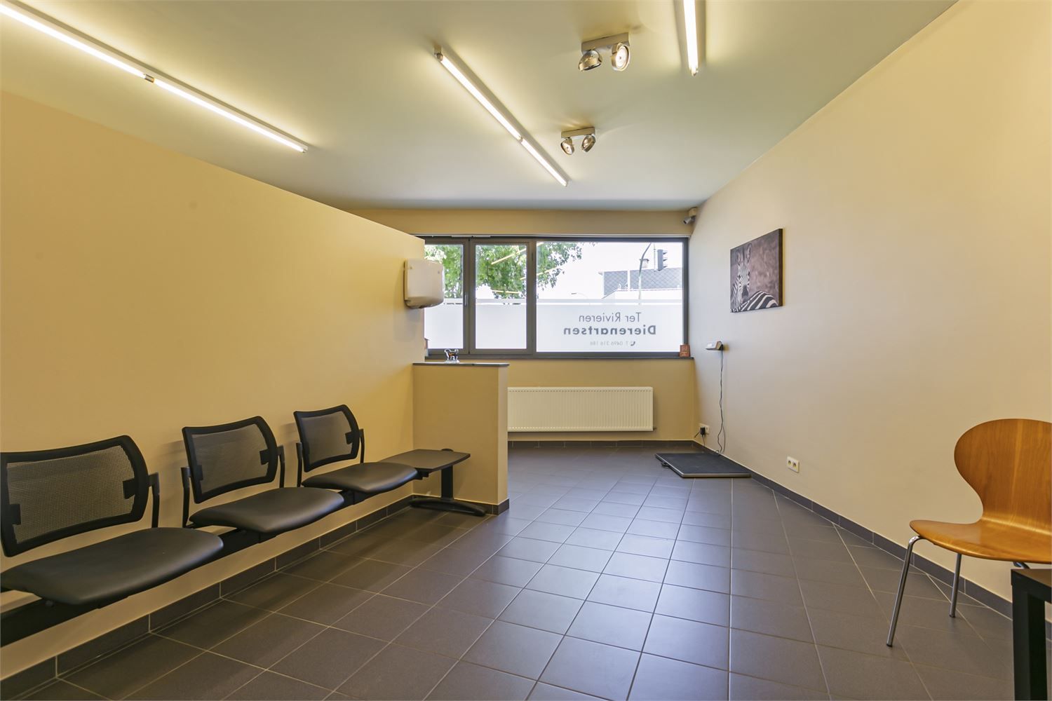 Praktijkruimte of kantoor op een centrale locatie vlakbij het centrum van Wommelgem met goede zichtbaarheid! foto 9