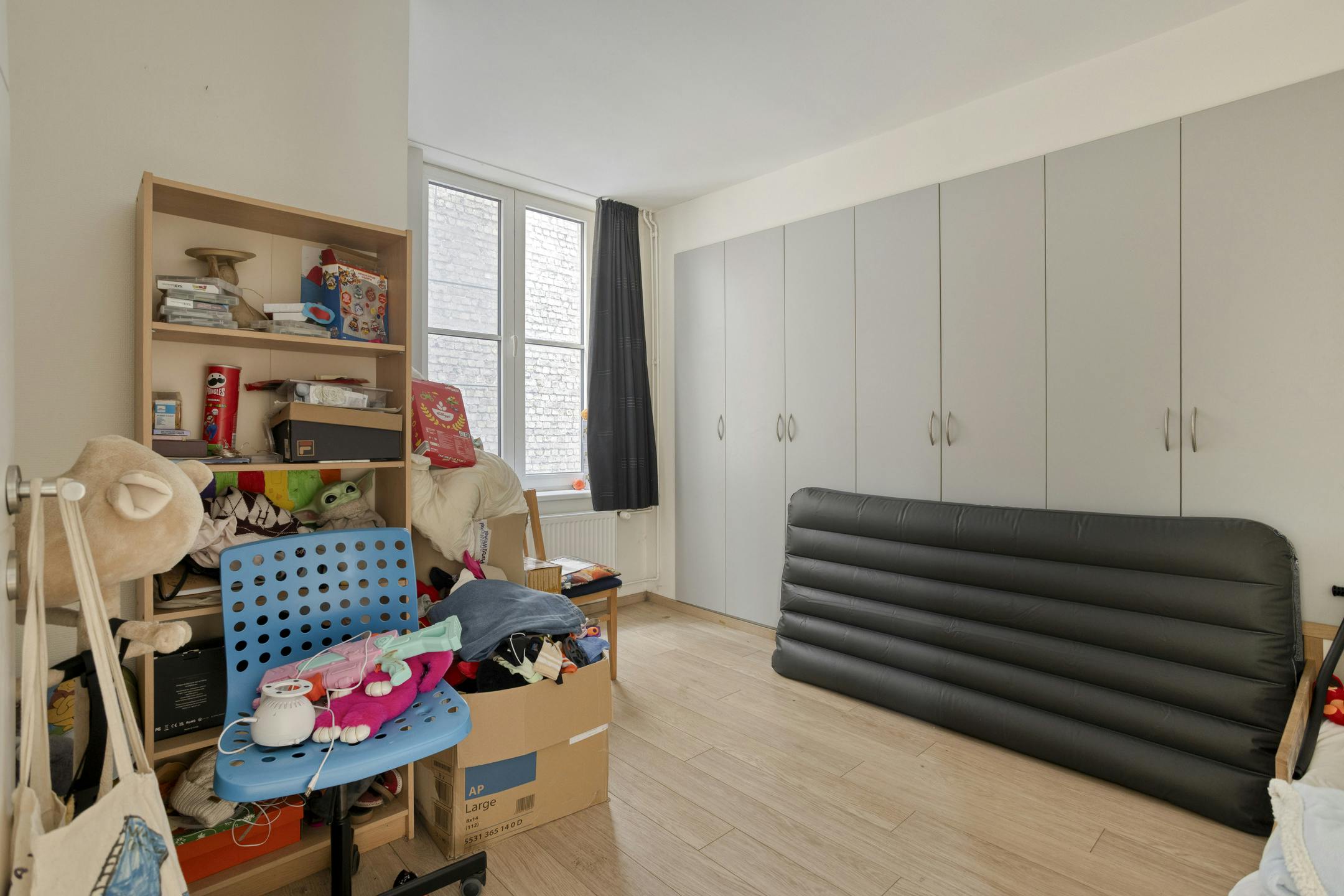 Huis met 4 slaapkamers en stadskoer in centrum Brugge  foto 6