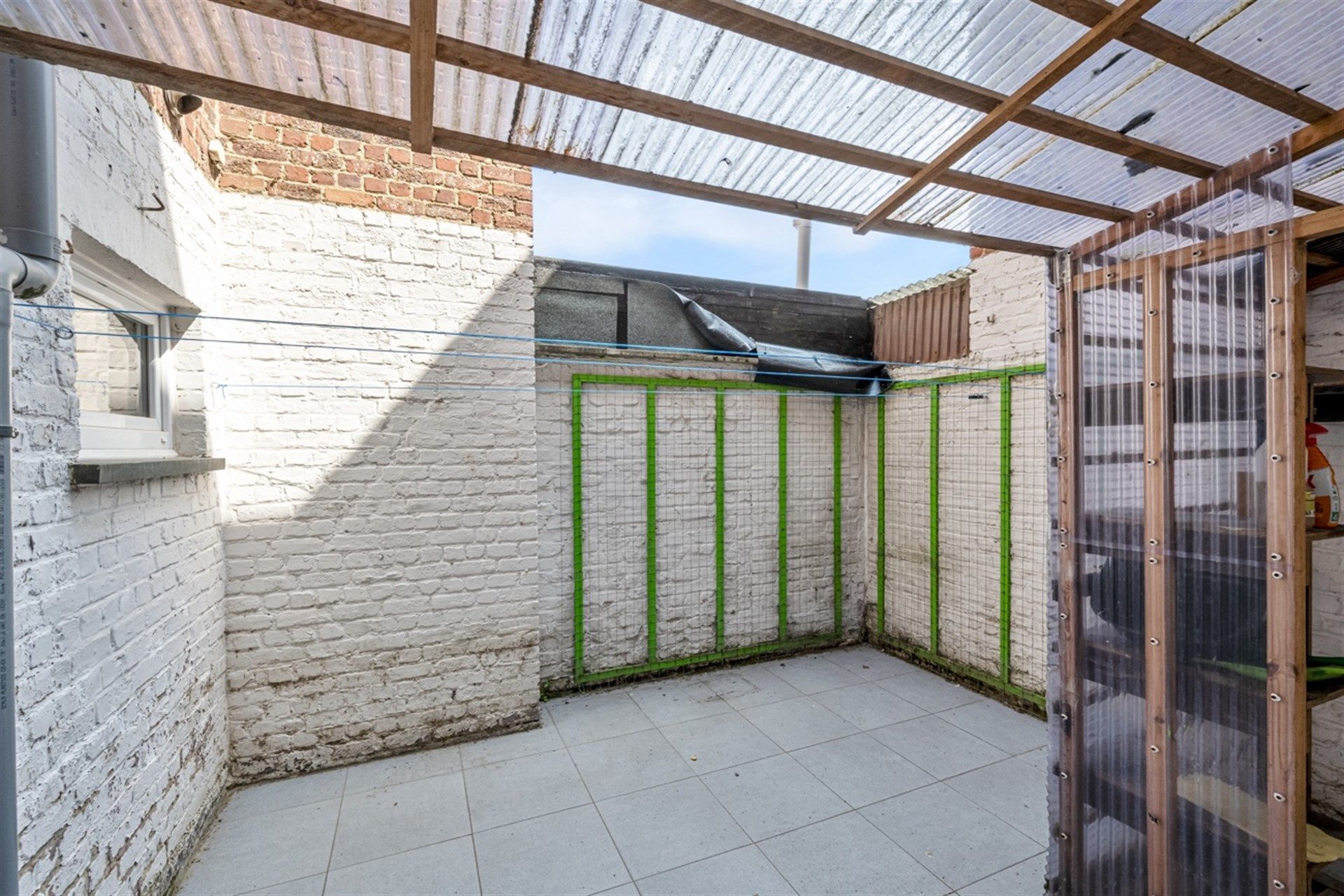 Instapklare woning met drie slaapkamers en koer te Hofstade foto 17