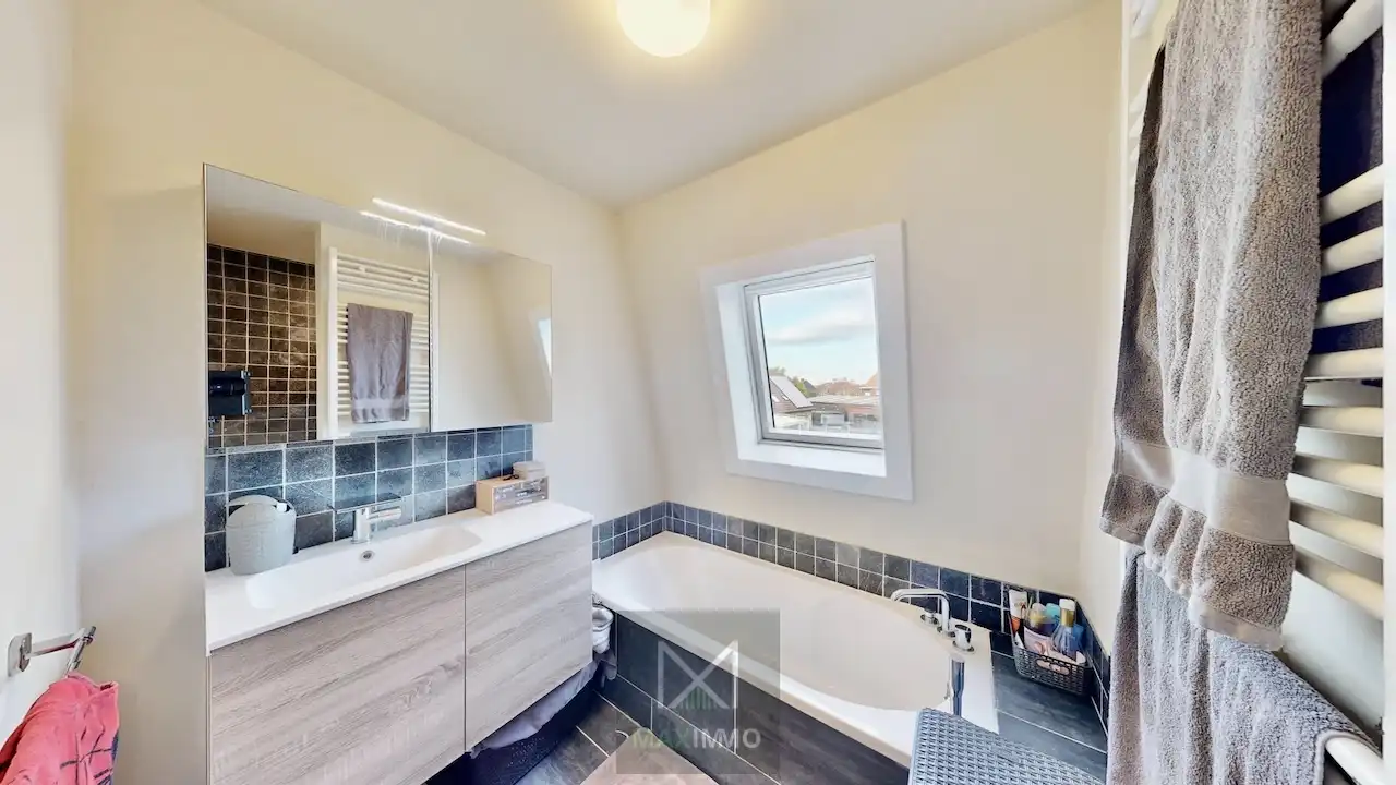 Instapklare gezinswoning met tuin en grote garage in Aalbeke foto 12