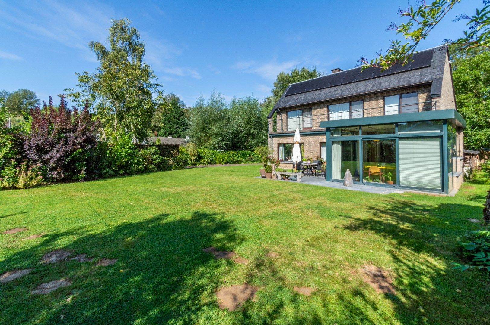 Een degelijke en goed onderhouden villa met oa. 4 slaapkamers foto 2