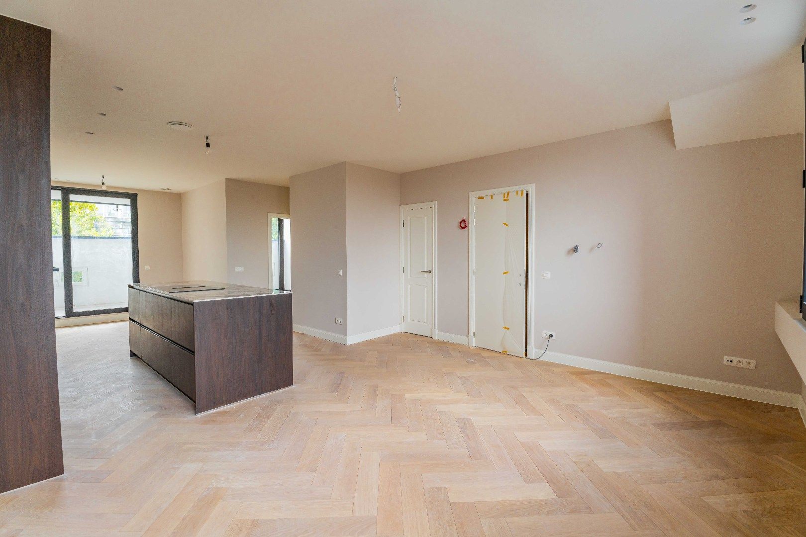 Prachtig gerenoveerd appartement met ruim terras foto 4